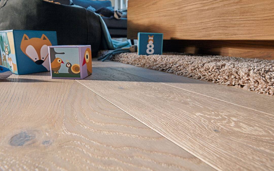 Skuteczne sposoby na czyszczenie i pielęgnację drewnianej podłogi